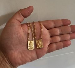 Escapulario De Ouro 18k Grande Personalizado Com Santos na internet