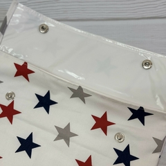 BOLSA ORGANIZADORA BLANCA CON ESTRELLAS ROJAS, AZULES Y GRISES - Mapi bebe