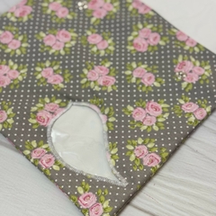 BOLSA ORGANIZADORA GRIS CON FLORES ROSAS en internet