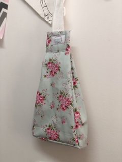MORRAL VERDE AGUA CON FLORES ROSAS