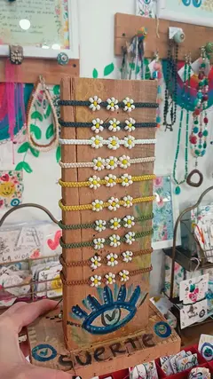 Imagen de Pulsera amistad tejidas. MARGARITAS