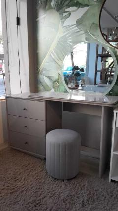 ESCRITORIO/TOCADOR PARA NIÑA