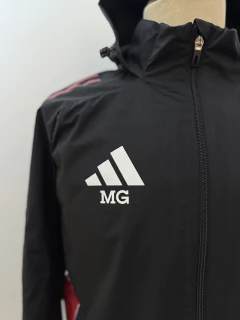 Imagen de CAMPERA ROMPEVIENTOS NEGRA DE ENTRENAMIENTO 2025
