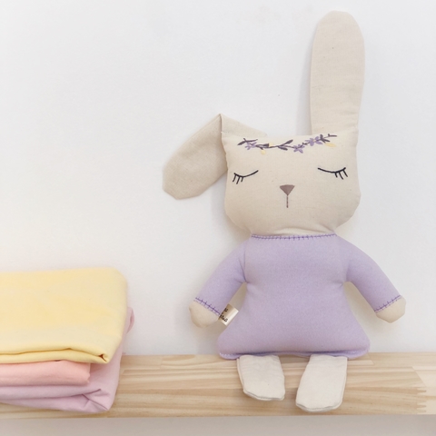 CONEJA VERA CON LILA