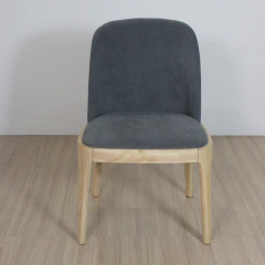 Silla Zur de Madera Clara Tapizada en Pana Gris