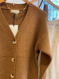 Imagen de Cardigan Poema Marron