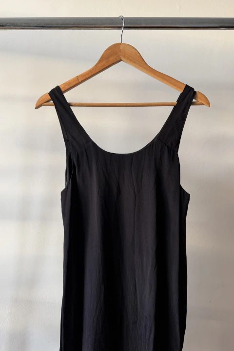 VESTIDO CORTO NEGRO SUELTO / MUSULOSA DE CREPE