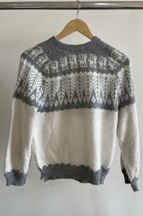 SWEATER TEJIDO CON DETALLES INVERNALES