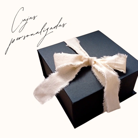 CUSTOM GIFT BOXES