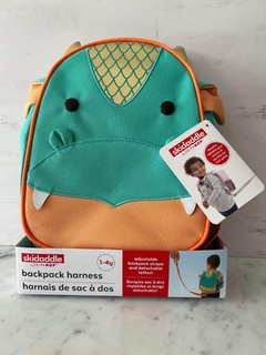 mochila skip hop con arnes modelo dragon