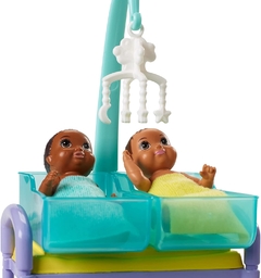 Barbie Baby Doctor Playset con muñeca morena, 2 mu - Vida objetos decorativos