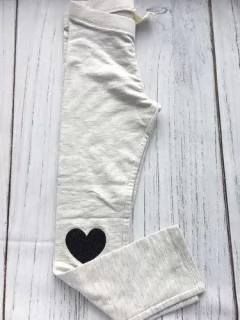 Calza H&m Gris Con Detalle De Corazón En Las Piernas Talle 7