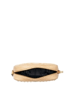cartera victoria’s secret con tachas en internet