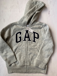 Campera con capucha gap kids talle 5 años