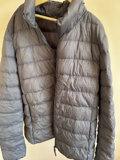Campera uniqlo original talle M gris