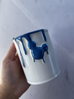 Taza efecto pintura azul disney