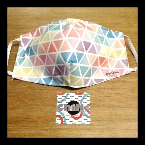 Tapa Boca Triángulos colores claros