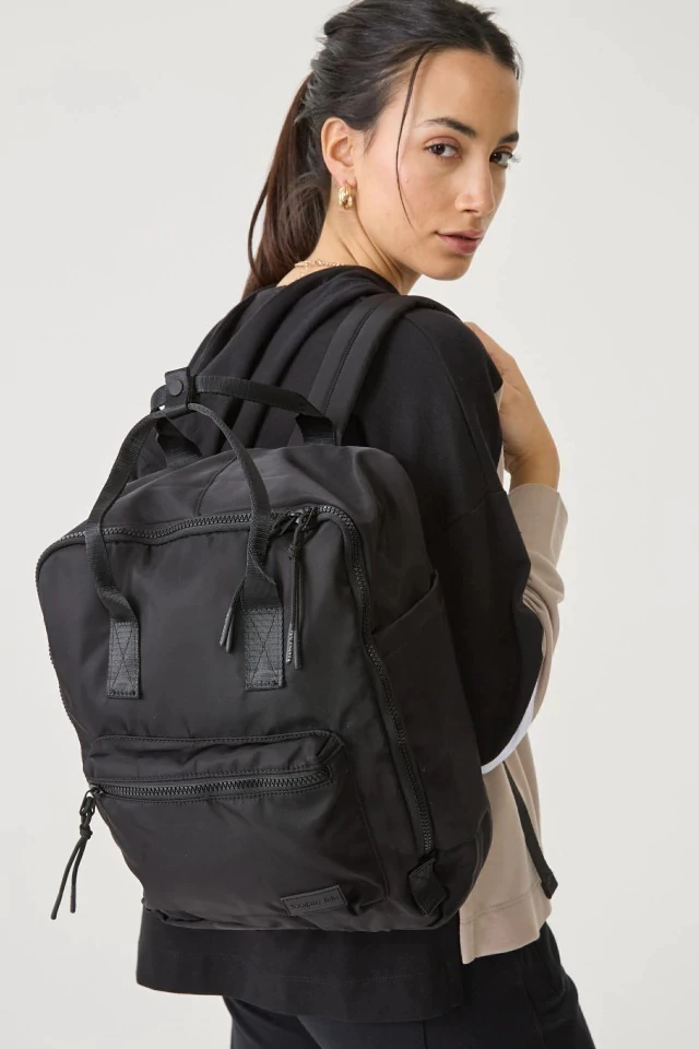 MOCHILA CELINA COLOR NEGRO