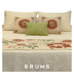 . Pie de cama + 2 fundas de almohadón Anthropologie . - comprar online