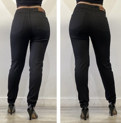 Pantalón Skinny Negro en internet