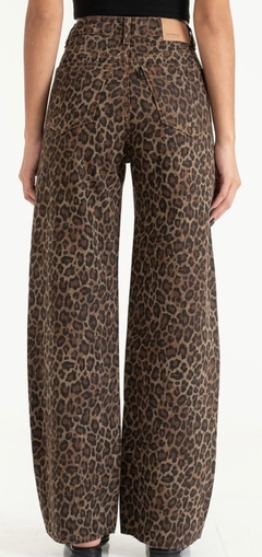 Wide Leg Animal Print ISOSTASIA - Bella Sofi Jeans