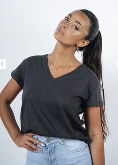 REMERA TAYLOR - Bella Sofi Jeans