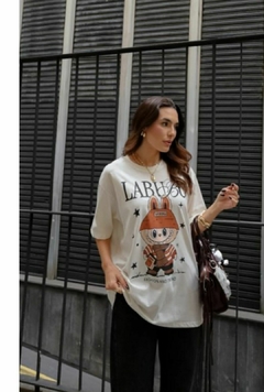 T-shirt Labubu na internet