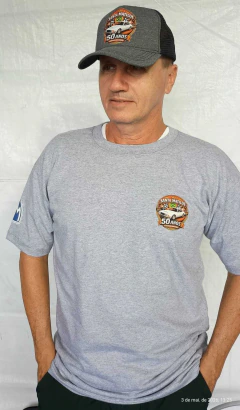 KIT CAMISA + BONÉ 50 ANOS SM na internet