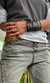 PULSERA MUÑEQUERA CUERO - NEGRO - comprar online