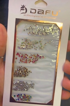 Strass unha e make