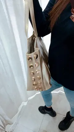 Aura Tote en internet