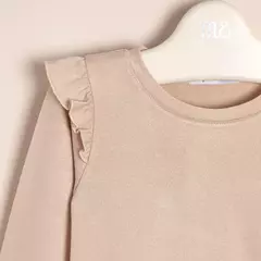 Remera con volado en ruedo y sisa Ivy - comprar online