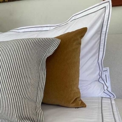 Par de fundas de almohadón 70 x 50 de percal blanco con festón bordado - Precio con transferencia: $81.600 - comprar online