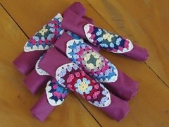 1 Guardanapo de linho Bordô + 1 Porta guardanapo de crochet! 2 peças !