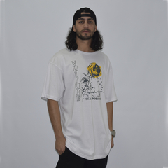 FLOWERS TEE en internet