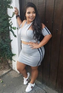 CONJUNTO DE CROPPED COM SAIA. - comprar online