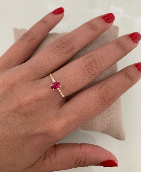 Anel Zirc. Vermelha Oval - Aro 18 (Cód. 4452)