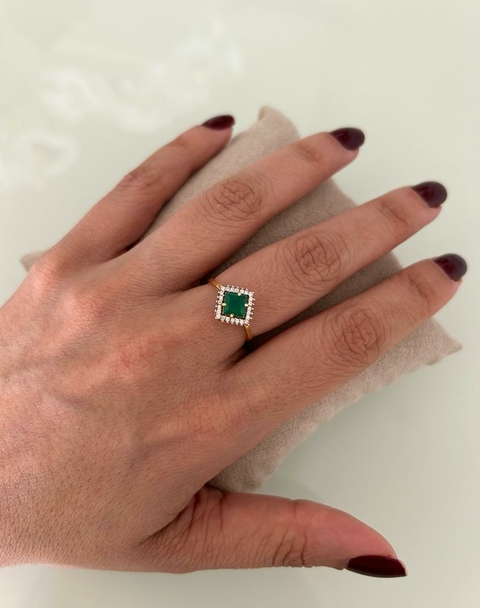 Anel Cravejado Quad. Verde - Aro 17 (Cód. 7753)