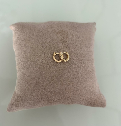 Brinco Argola Gravejada P (Cód. 10011)