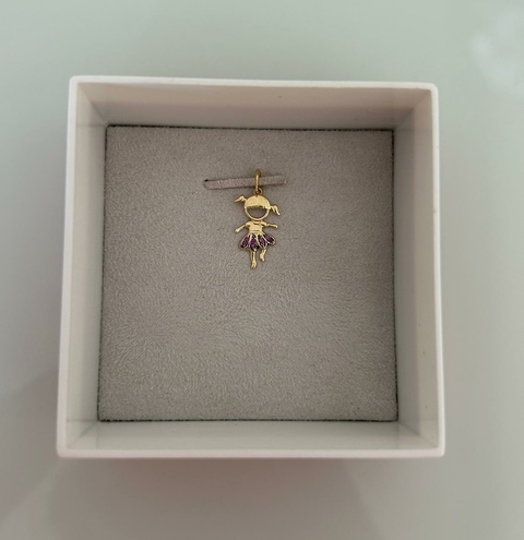 Pingente Menina Saia Rosa (Cód. 10099)