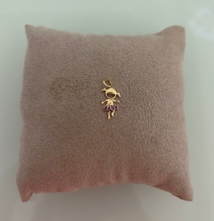 Pingente Menina Saia Rosa (Cód. 10099) - comprar online