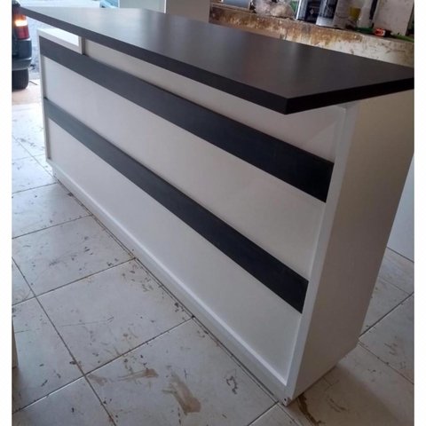Balcão para cozinha em MDF branco e detalhe preto com porta de correr.cód CRO3