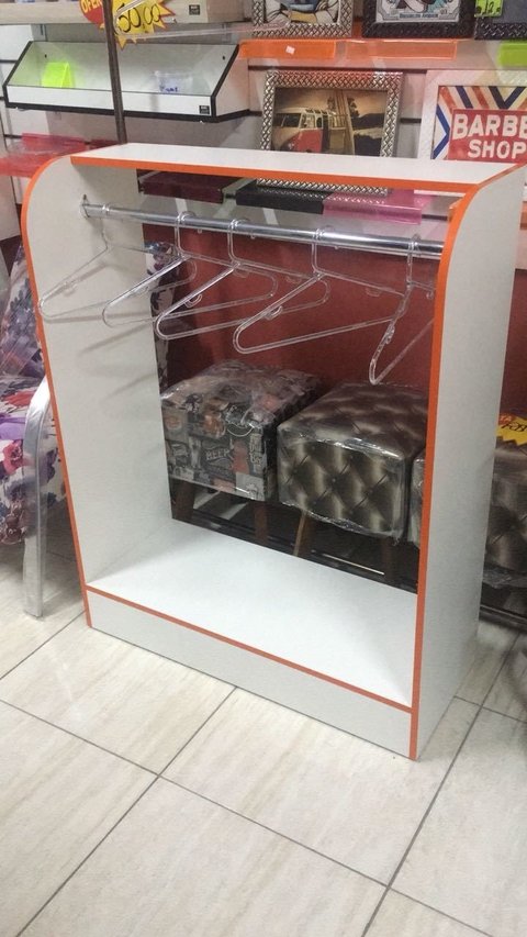 Balcão central c/ arara MDF Branco baulado.cód 84366