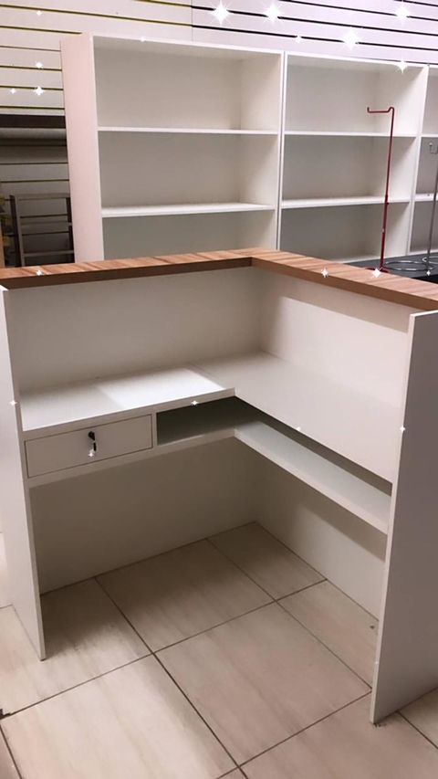 Balcão em L com gaveta MDF branco c/ tampo amadeirado cód.oid