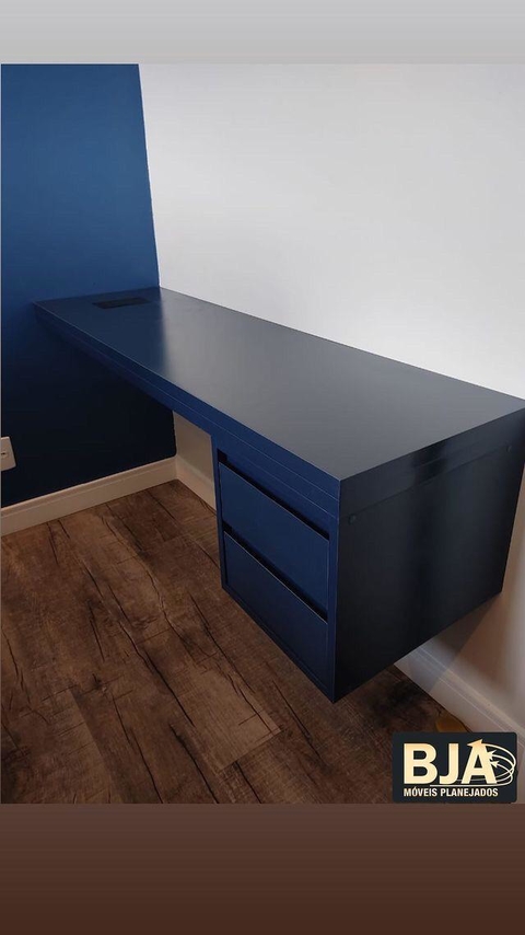 Mesa suspensa MDF azul com 2 gavetas cód.yan