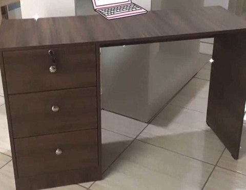 Mesa com 3 gavetas MDF amadeirado penteadeiracód.jgf