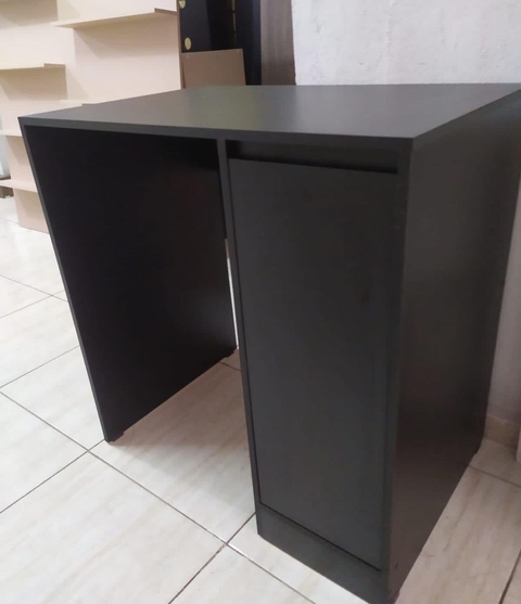 Mesa com armario portinha MDF preto cód.inbox