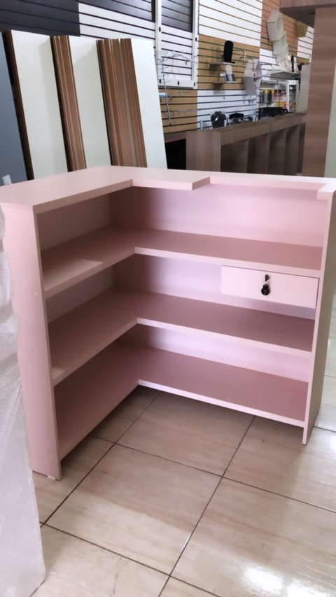 Balcão em L ripado MDF rosa milkshake cód.melk