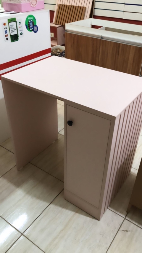 aparador ripado MDF rosa milkshake com portinha cód.lun