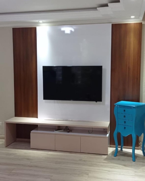 Painel tv MDF branco brilhante